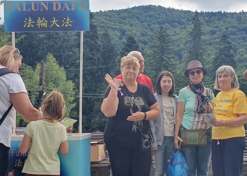 Image for article Sinaia, Romania: Introdurre la Falun Dafa nel luogo turistico