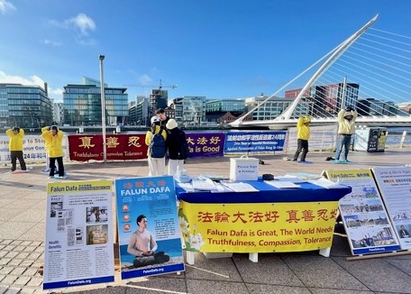 Image for article Dublino, Irlanda: I praticanti espongono la persecuzione della Falun Dafa alla Conferenza Europea dei Presidenti di Parlamento
