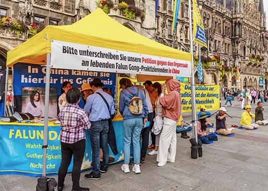 Image for article Monaco, Germania: Presentazione della Falun Dafa durante l'Oktoberfest