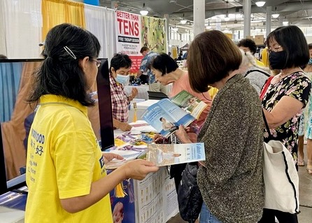 Image for article Hawaii: La Falun Dafa accolta con entusiasmo alla 61ª mostra annuale del cibo e dei nuovi prodotti