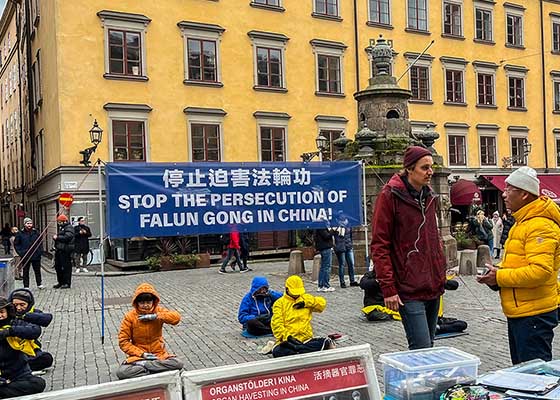Image for article Svezia: Aumentare la consapevolezza sulla Falun Dafa durante gli eventi autunnali a Stoccolma