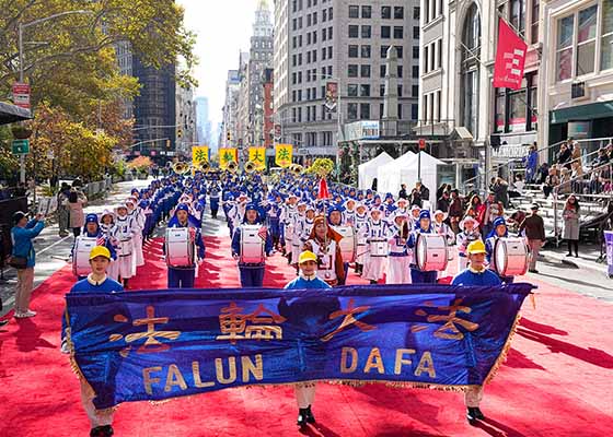 Image for article New York: I principi della Falun Dafa elogiati nella parata del Giorno dei Veterani