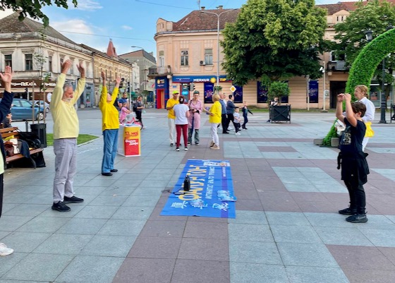 Image for article Introduzione alla Falun Dafa durante una serie di attività in Serbia