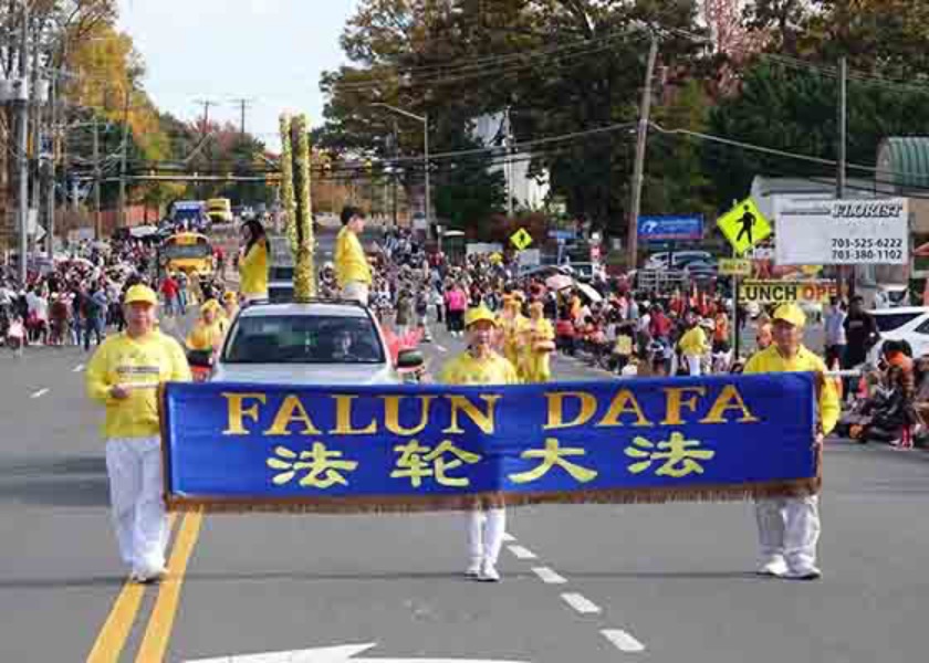 Image for article Virginia: La Falun Dafa ricevuta calorosamente alla parata di Annandale