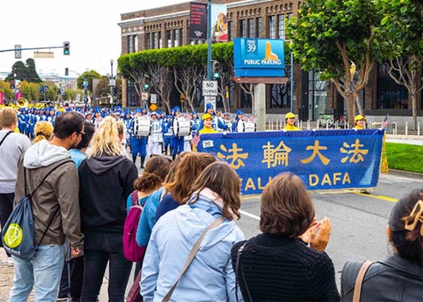 Image for article California: La Falun Dafa è stata accolta calorosamente durante la parata del Giorno dei veterani di San Francisco