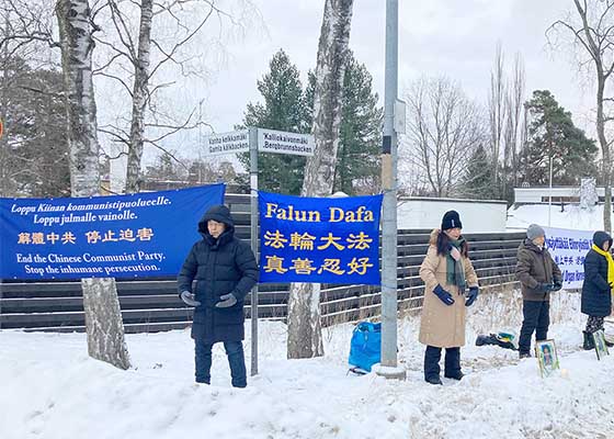 Image for article I praticanti in Finlandia chiedono di fermare la persecuzione del Falun Gong nella Giornata internazionale dei diritti umani