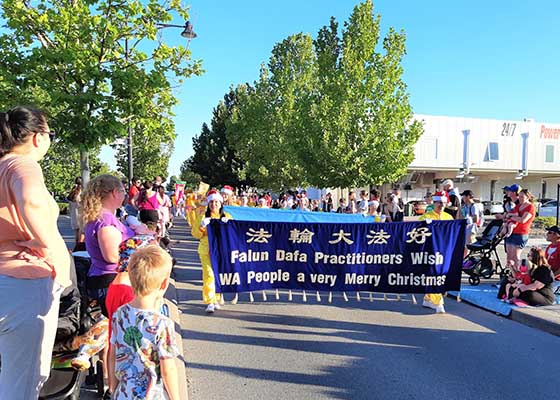 Image for article La Falun Dafa è ben accolta nelle rappresentazioni e parate natalizie in Australia Occidentale