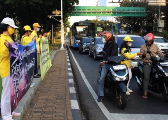 Image for article Indonesia: Sensibilizzare sulla persecuzione della Falun Dafa nella Giornata internazionale dei diritti umani