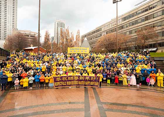 Image for article Toronto, Canada: I praticanti della Falun Dafa esprimono gratitudine per le loro molte benedizioni e augurano al loro fondatore un felice anno nuovo