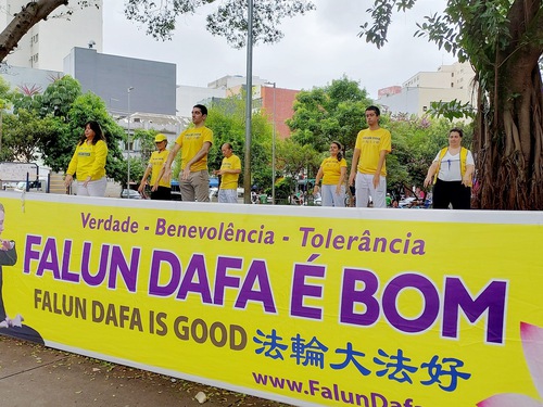 Image for article San Paolo, Brasile: Sensibilizzazione sulla Falun Dafa nelle comunità cinesi