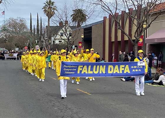Image for article California: Il gruppo Falun Dafa partecipa al Festival Bok Kai a Marysville