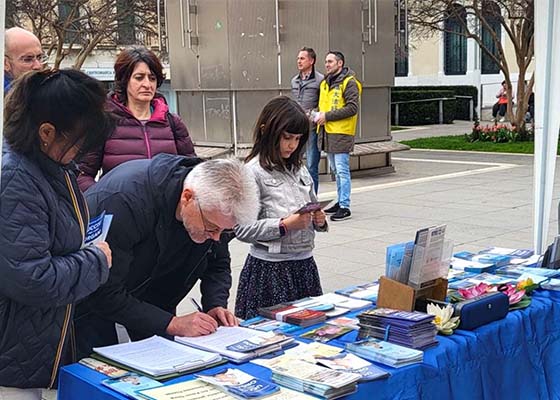 Image for article Mestre, Italia: I residenti imparano a conoscere la Falun Dafa e la persecuzione in Cina