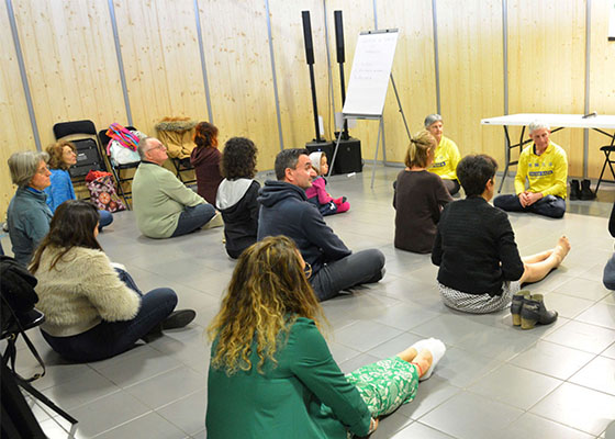 Image for article Francia occidentale: La Falun Dafa accolta all'Expo della salute e alla Casa di cura