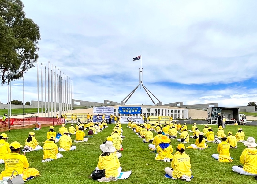 Image for article Australia: Manifestazioni durante la visita del ministro degli esteri cinese chiedono di porre fine alla persecuzione del Falun Gong