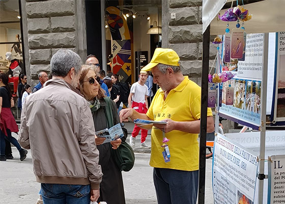 Image for article Italia: Attività in diverse città per informare le persone sulla Falun Dafa