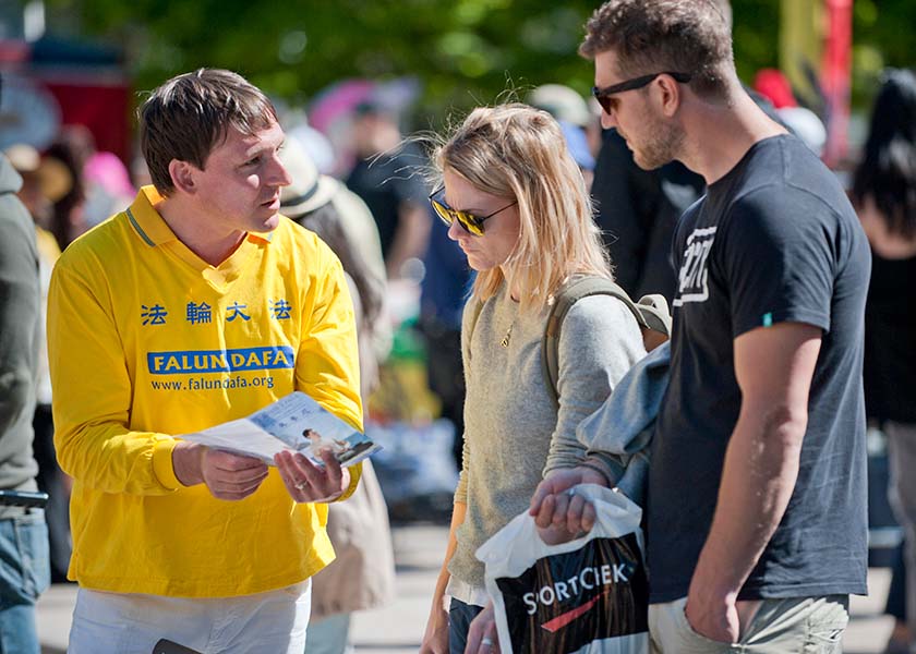 Image for article Ucraina, Odessa: Sensibilizzare l'opinione pubblica durante la  Giornata Mondiale della Falun Dafa