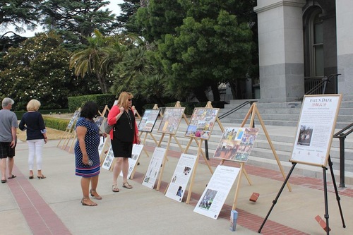 Image for article Distribuzione dei fiori di loto presso il California State Capitol