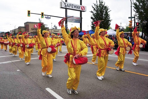 Image for article Canada, Burnaby: Il Falun Gong partecipa all’Hats Off Day Parade