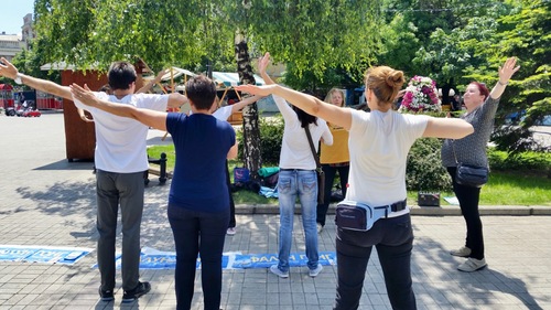 Image for article Promuovere la Falun Dafa in tutta la Serbia