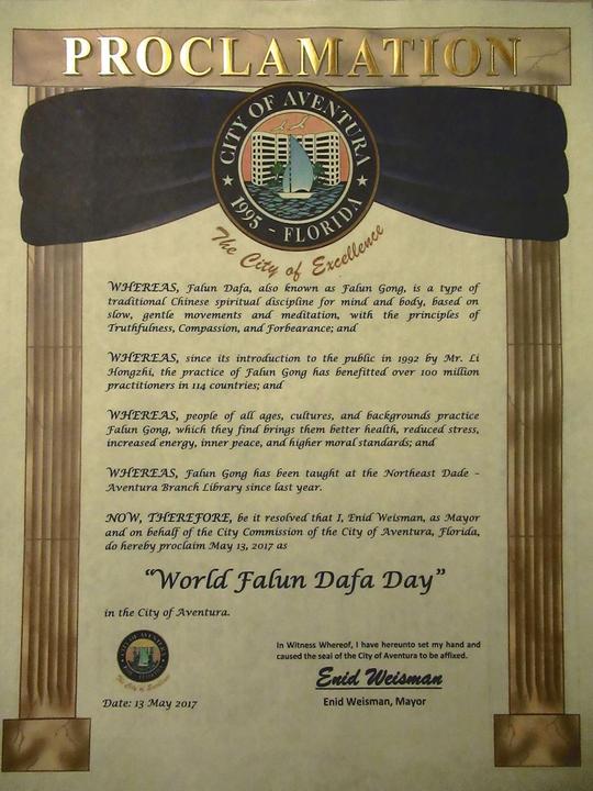 Image for article Insegnamento della Falun Dafa accolto in una libreria di Aventura, in Florida. Il sindaco emette un proclama. 
