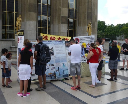 Image for article Europa: Attività del Falun Gong per commemorare i diciott’anni di opposizione alla persecuzione in Cina