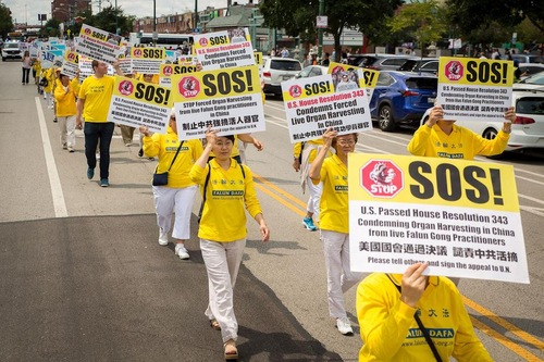 Image for article Chicago: La parata permette a residenti e turisti di conoscere il Falun Gong