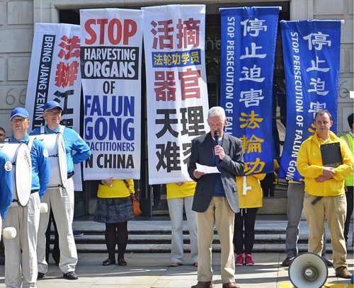 Image for article ​Londra: Manifestazione di protesta contro la persecuzione del Falun Gong sostenuta da membri del Parlamento