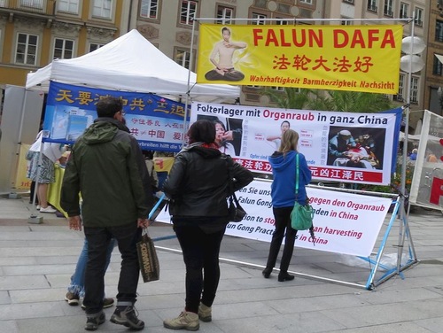Image for article Germania e Francia: Il pubblico sostiene la fine della persecuzione del Falun Gong messa in atto dal regime cinese