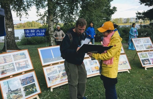 Image for article Finlandia: I turisti cinesi apprendono i fatti sul Falun Gong nei siti turistici di Helsinki