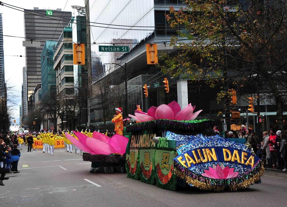 Image for article ​Vancouver: Il Falun Gong si distingue nella sfilata di Santa Claus