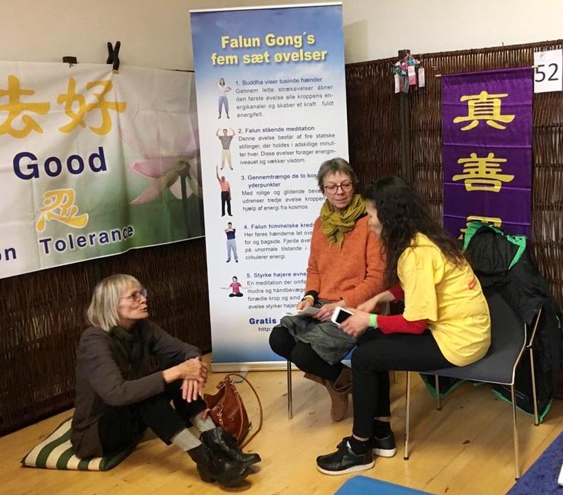 Image for article Danimarca, Vejle: Presentazione del Falun Gong all'Expo della salute