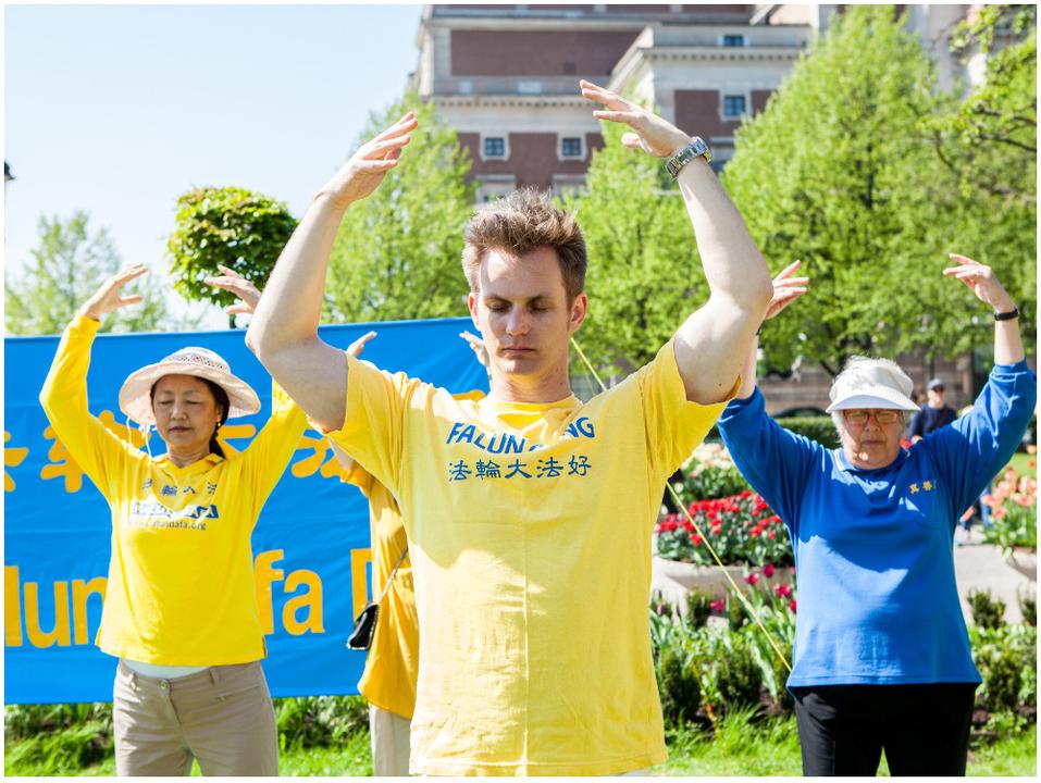 Image for article ​I praticanti della Falun Dafa mandano i loro ringraziamenti e saluti al Maestro Li Hongzhi