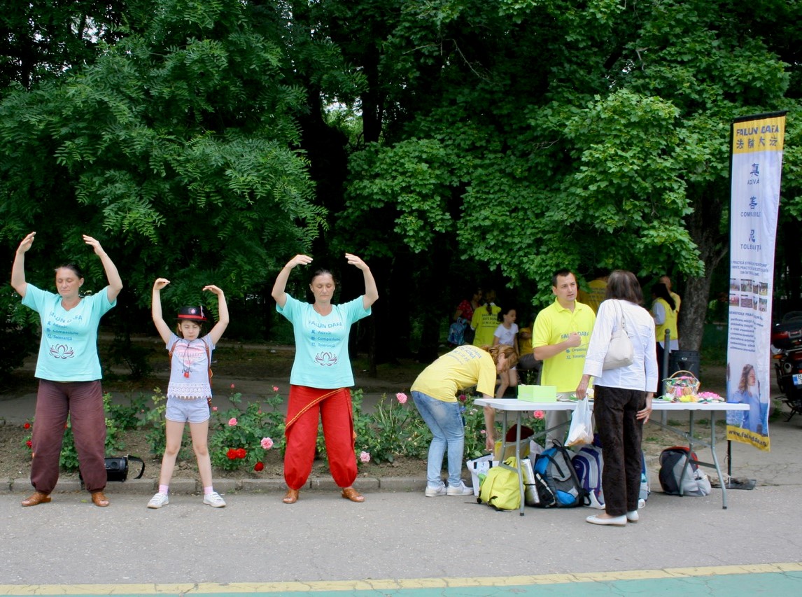 Image for article ​Romania: Celebrazione della Giornata Mondiale della Falun Dafa