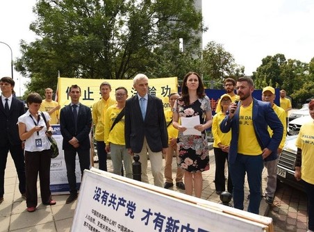 Image for article ​Varsavia, Polonia: Politici e cittadini esprimono sostegno per la fine della persecuzione in Cina