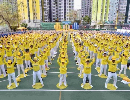 Image for article ​Hong Kong: marcia contro la persecuzione del Falun Gong in occasione della Festa nazionale della Cina