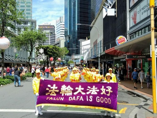 Image for article ​Nuova Zelanda: I gruppi del Falun Gong si esibiscono in tredici sfilate di Natale