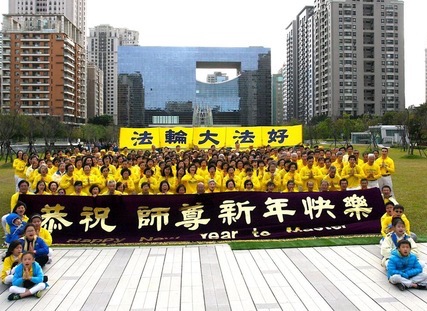 Image for article Centro di Taiwan: Esercizi in gruppo e auguri di Buon Anno al Maestro