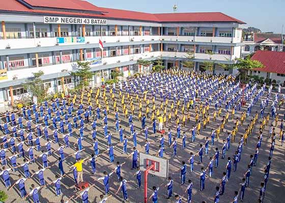 Image for article Indonesia: 800 studenti di scuola superiore imparano il Falun Gong