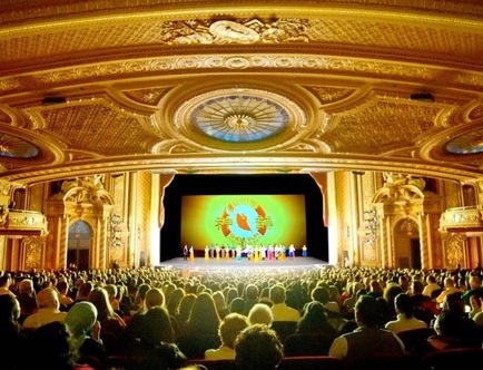 Image for article Gli appassionati di teatro del Regno Unito e degli Stati Uniti: “Shen Yun ha riportato gli antichi valori”