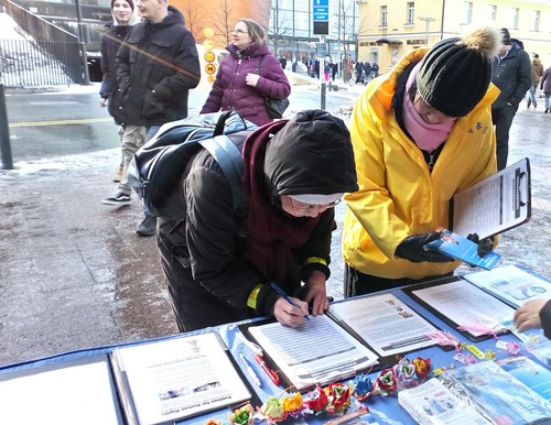 Image for article Finlandia: Le attività del Falun Gong a Helsinki chiedono la fine della persecuzione