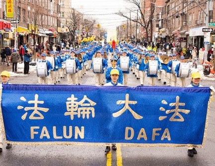 Image for article Centinaia di iscritti al Partito Comunista Cinese si dimettono in occasione della sfilata del Falun Gong a Brooklyn, New York
