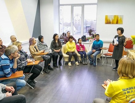 Image for article Mosca: I partecipanti al seminario della conferenza di nove giorni della Falun Dafa beneficiano fisicamente e mentalmente