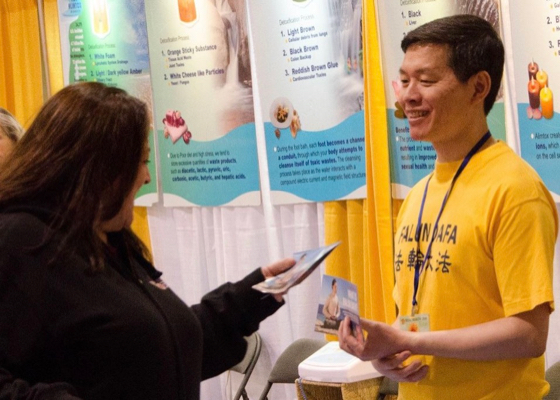 Image for article Toronto, Canada: Presentazione del Falun Gong al Total Health Show