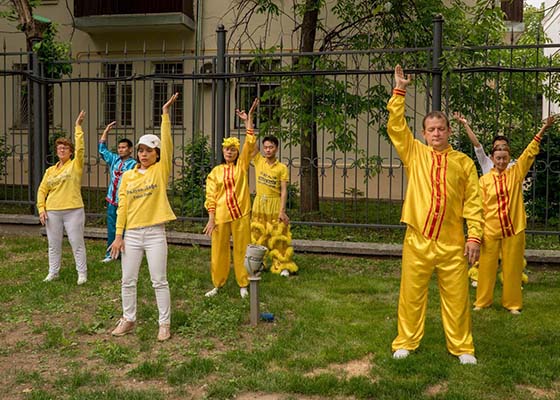 Image for article Russia: Giornata della Falun Dafa celebrata con attività in tutto il Paese
