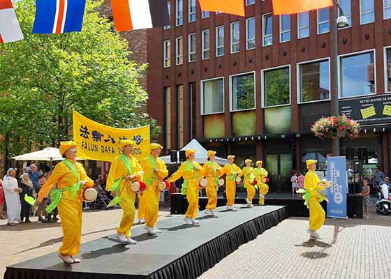 Image for article Paesi Bassi e Stati Uniti: Presentazione del Falun Gong agli eventi della comunità locale