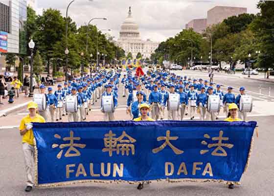 Image for article Washington DC: La parata chiede la fine della persecuzione del Falun Gong che dura da vent'anni
