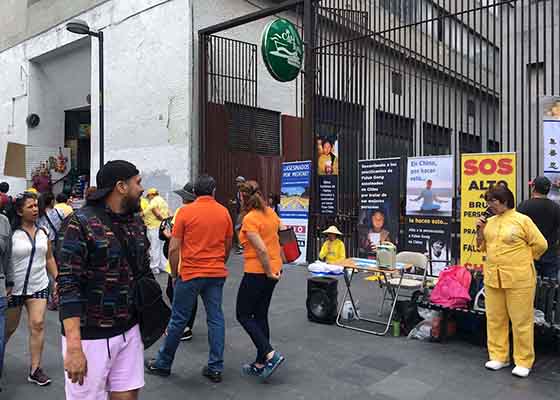 Image for article Messico: I praticanti della Falun Dafa sensibilizzano i cittadini sulla persecuzione in Cina