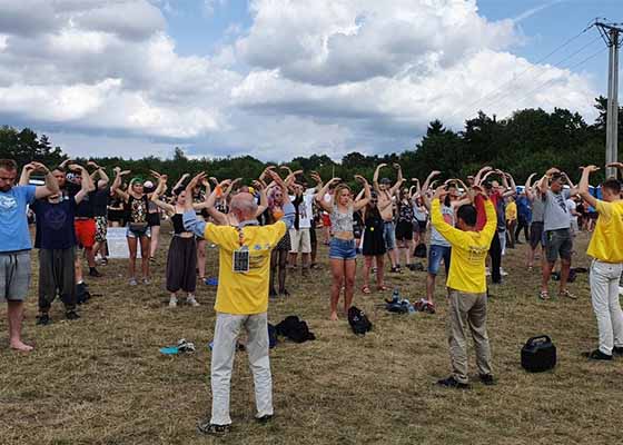 Image for article Polonia: Successo del Falun Gong al più grande festival di musica rock d'Europa