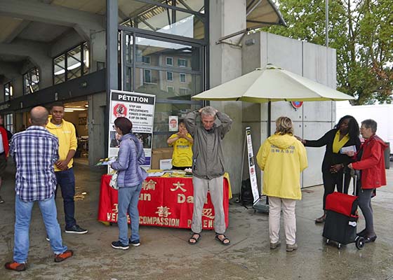 Image for article Francia: La gente locale sostiene la pacifica resistenza alla persecuzione dei praticanti del Falun Gong