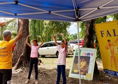 Image for article Portorico: I praticanti presentano la Falun Dafa alla Giornata internazionale della lettura per bambini